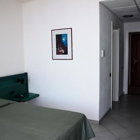 Hotel Miralonga La Maddalena  Eksteriør bilde